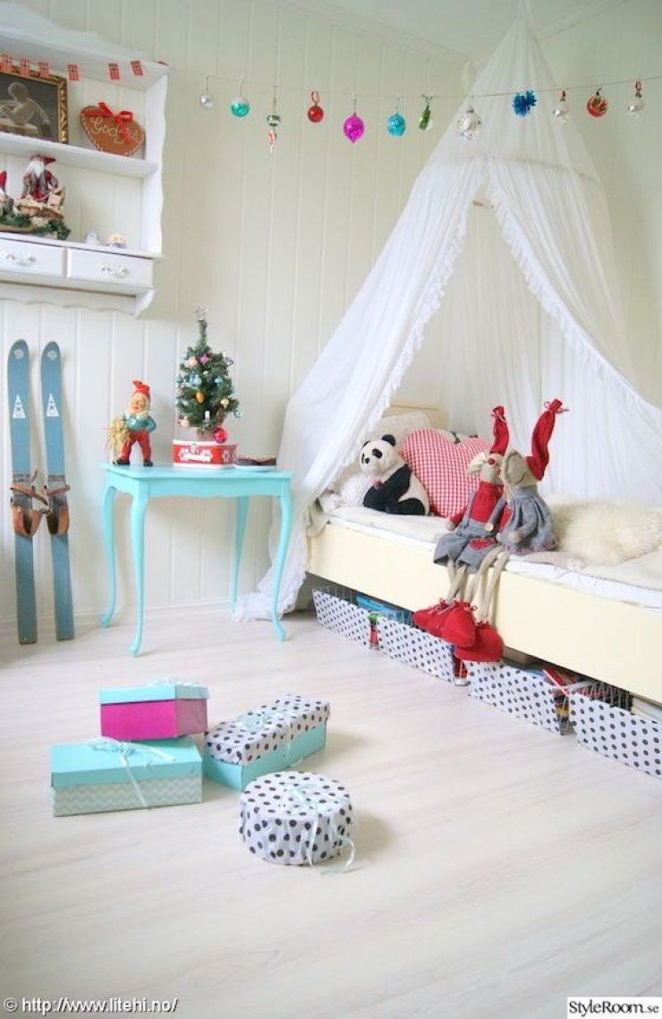 kids room christmas decor