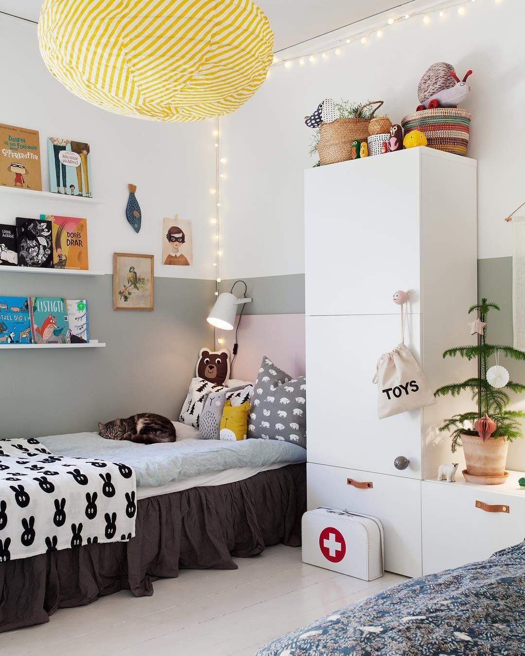 kids room christmas decor